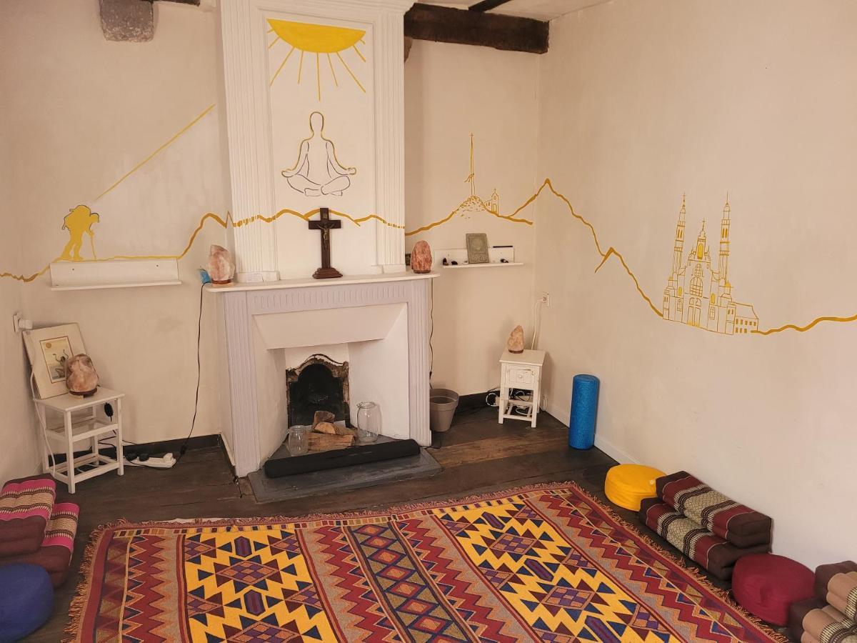 Gite De La Porte Saint Jacques: A Hostel For Pilgrims Exteriör bild